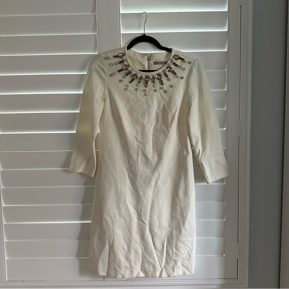Eliza J Abstract Embellished Jeweled Neckline Knit Shift Dress Cream Size 6 - Picture 1 of 3